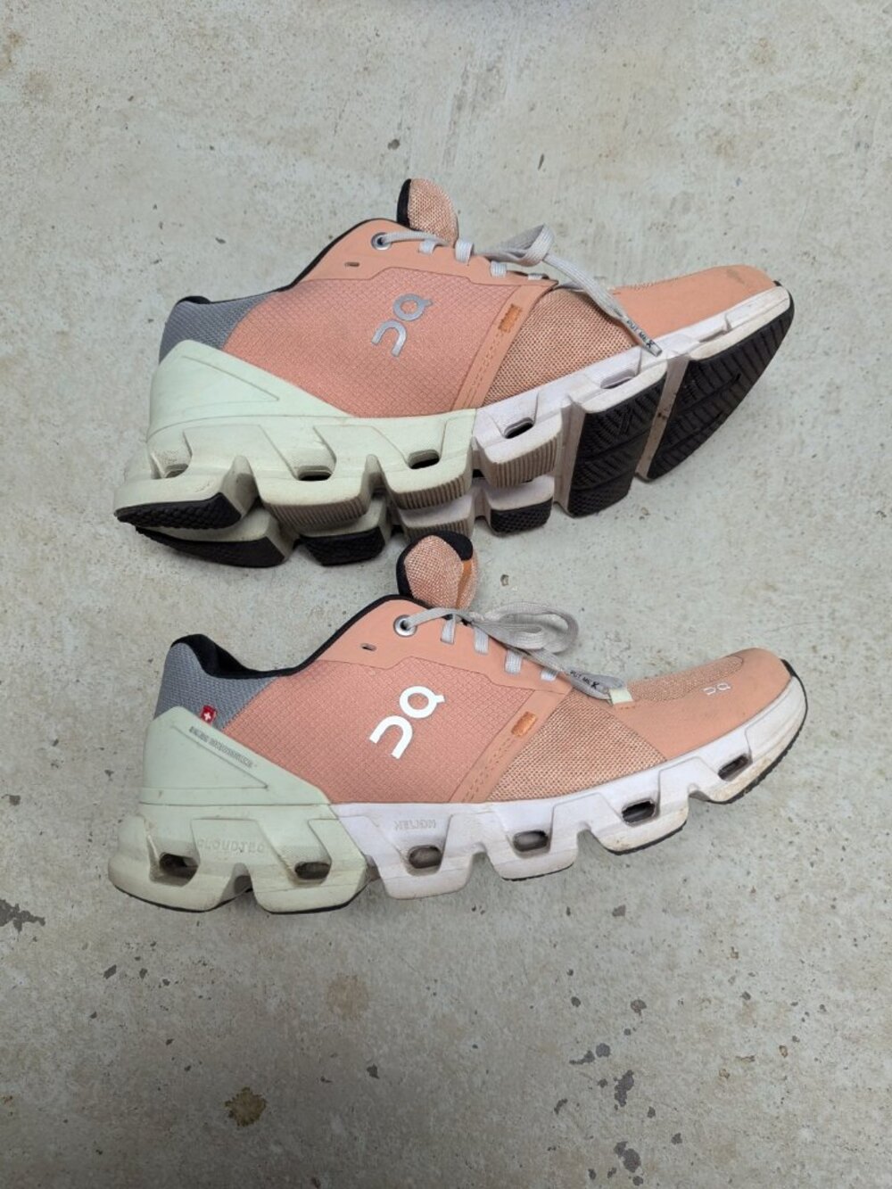 On Cloudflyer 4 Womens 9 Peach White Gray Orange Running Shoes Sneakers
